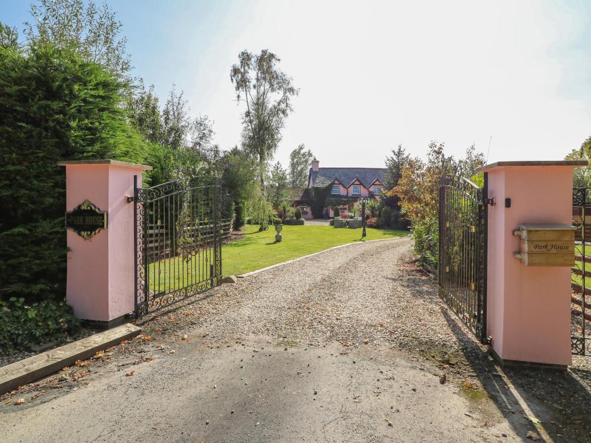 Park House Villa Llandrindod Wells Exteriör bild